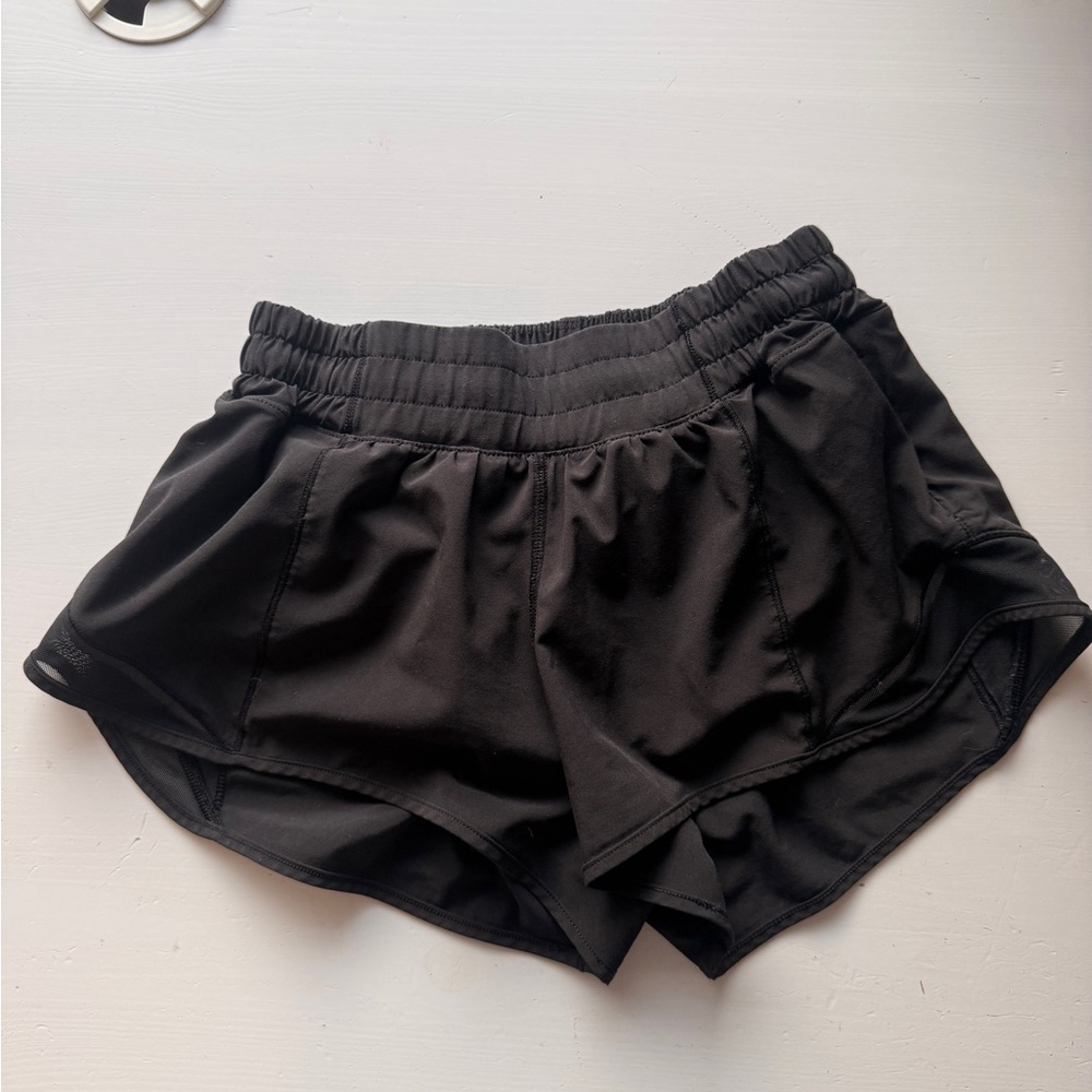 lululemon athletica Black hotty hot low-rise 2.5” shorts